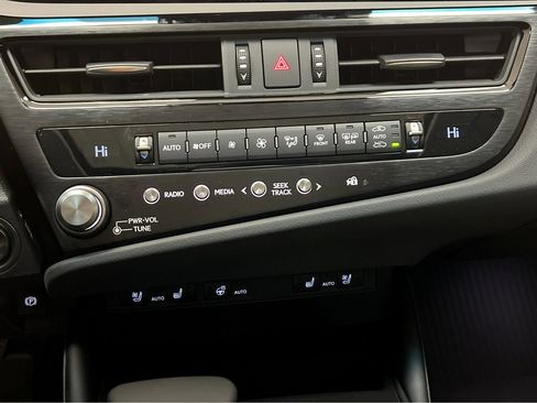 New 2025 Lexus ES 350 w/ Premium Package image 17