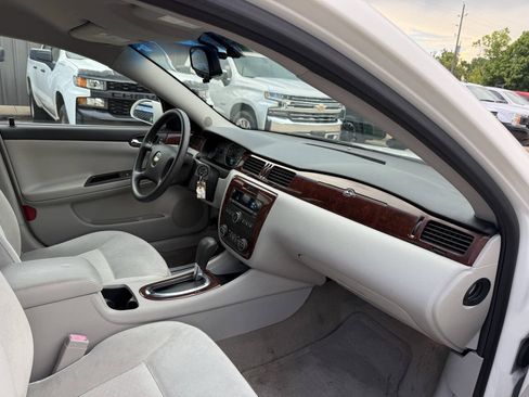 Used 2008 Chevrolet Impala LT FWD image 9