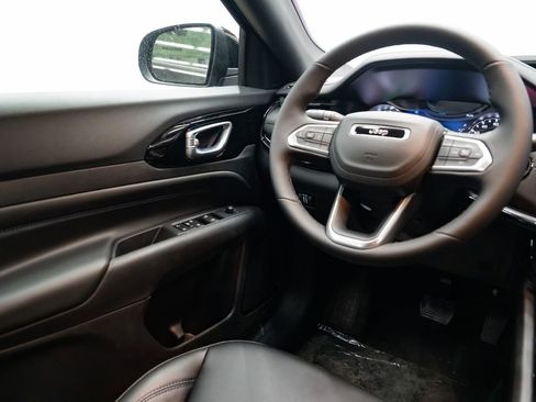 New 2026 Jeep Compass Latitude image 11