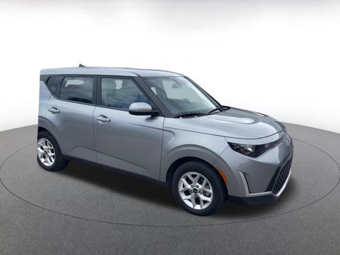 Used 2025 Kia Soul LX w/ LX Technology Package FWD image 2