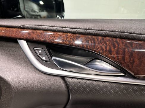 Used 2013 Cadillac XTS Premium image 10