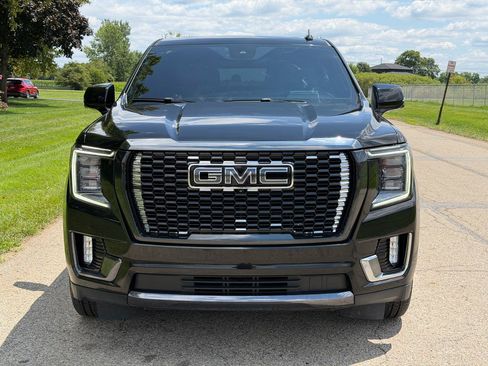 Used 2023 GMC Yukon XL Denali Ultimate AWD/4WD image 9