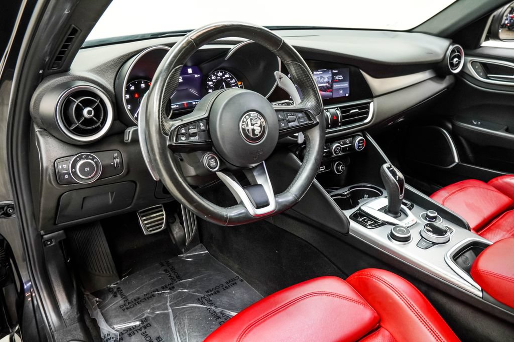 Used 2023 Alfa Romeo Giulia Veloce RWD image 21