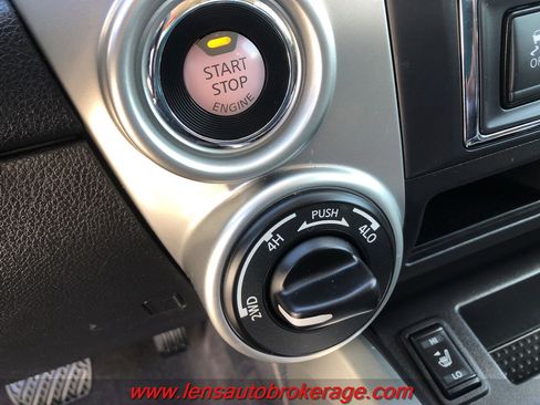 Used 2017 Nissan Titan SV image 15