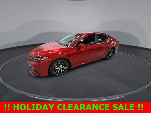 Used 2024 Toyota Camry SE image 4