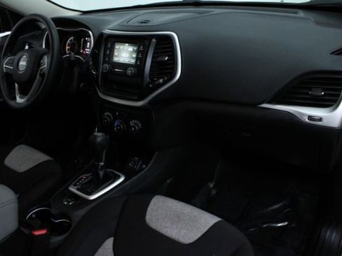 Used 2014 Jeep Cherokee Sport image 23