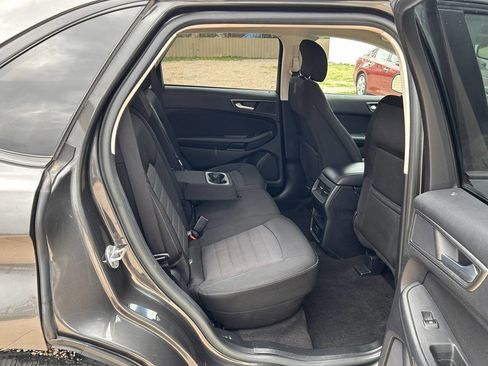 Used 2019 Ford Edge SE FWD image 15