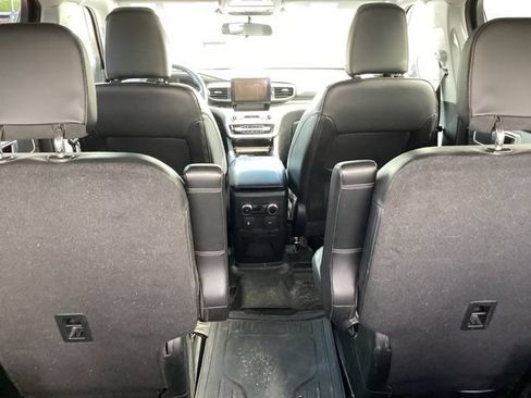 Used 2023 Ford Explorer XLT w/ Equipment Group 202A AWD/4WD image 17