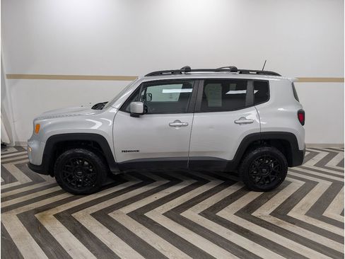 Used 2020 Jeep Renegade Latitude w/ Cold Weather Group AWD/4WD image 3