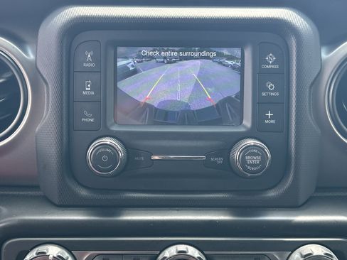 Used 2018 Jeep Wrangler Unlimited Sport AWD/4WD image 30