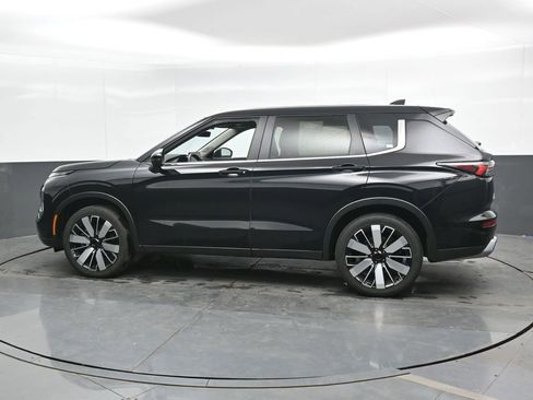 Used 2025 Mitsubishi Outlander AWD image 8
