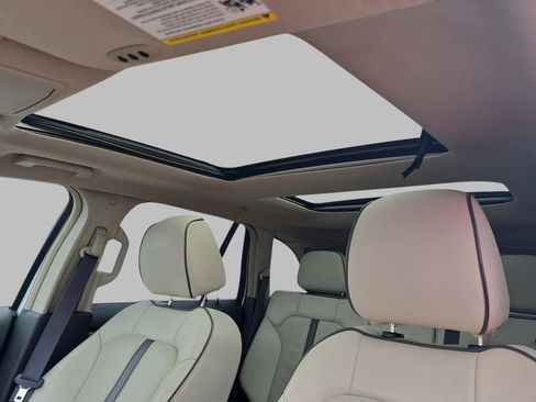 Used 2014 Lincoln MKX AWD w/ Equipment Group 102A image 33