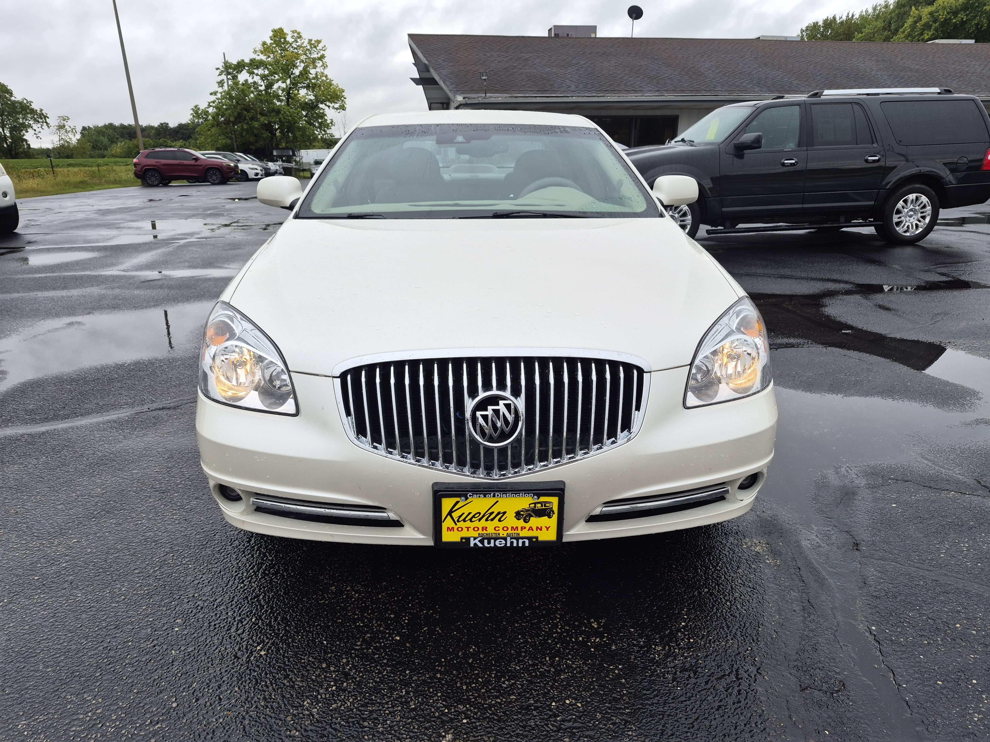 Used 2011 Buick Lucerne CXL FWD image 3