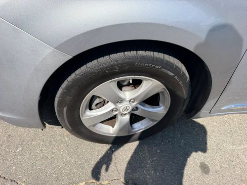 Used 2011 Toyota Sienna w/ Towing Pkg FWD image 29