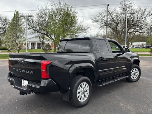 Used 2024 Toyota Tacoma SR5 AWD/4WD image 10
