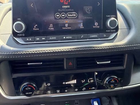 Used 2023 Nissan Rogue SV FWD image 13