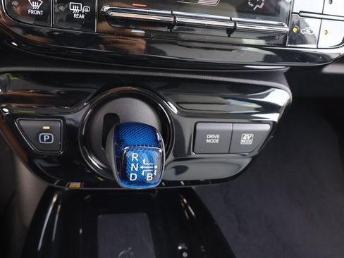 Certified 2021 Toyota Prius XLE FWD image 25