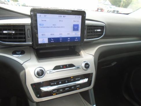Used 2023 Ford Explorer XLT w/ Equipment Group 202A AWD/4WD image 16