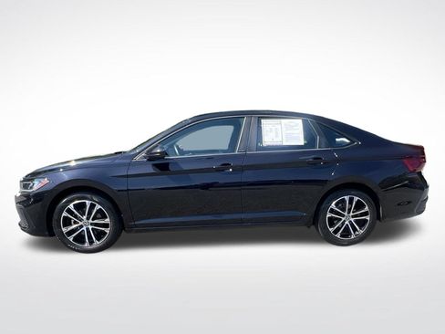 Used 2025 Volkswagen Jetta Sport FWD image 3