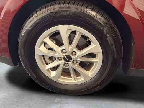 Used 2024 Kia Carnival LX FWD image 24
