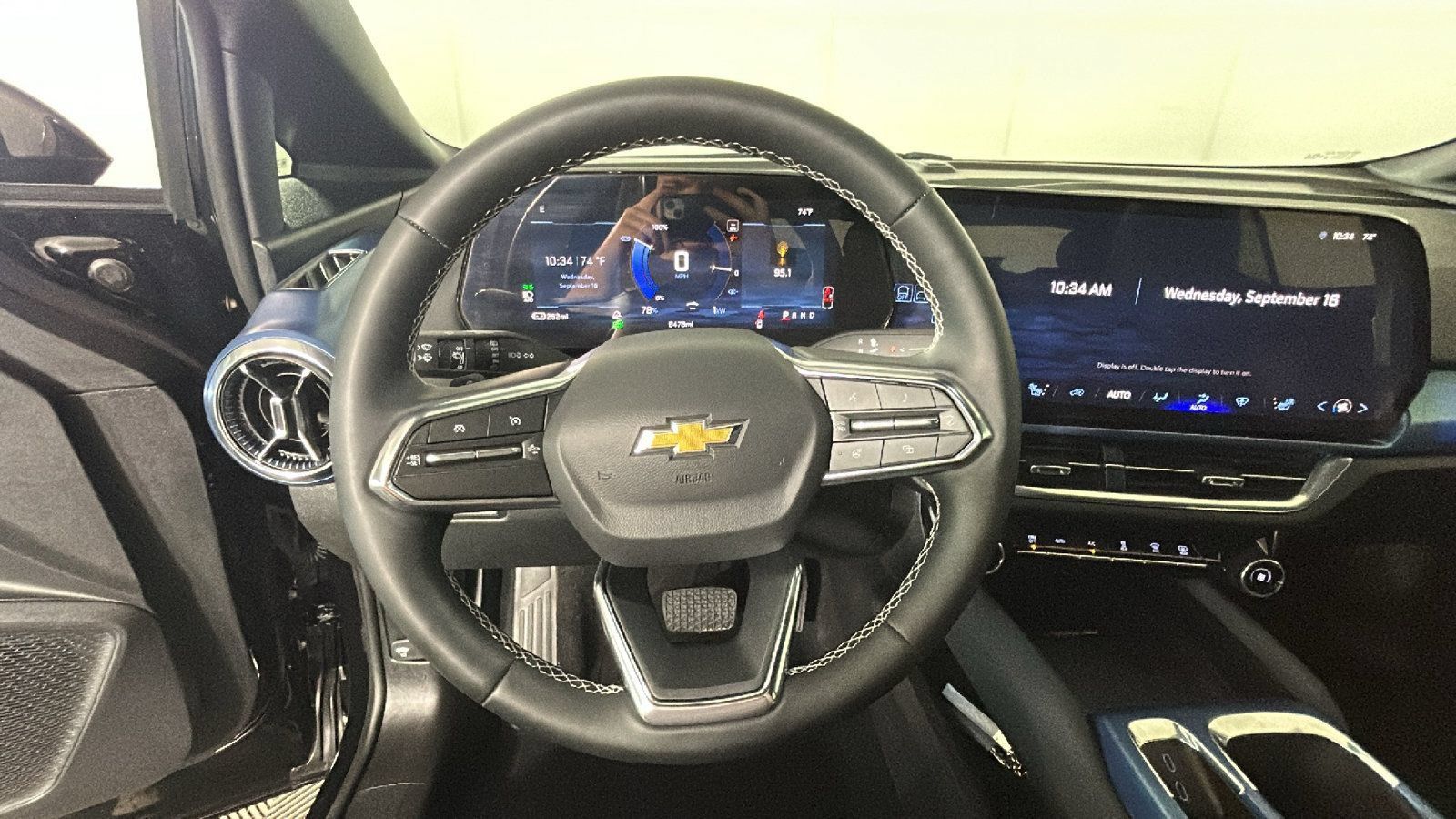Used 2025 Chevrolet Equinox EV LT FWD image 17