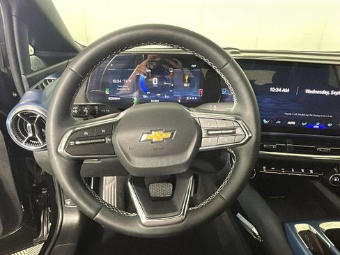 Used 2025 Chevrolet Equinox EV LT FWD image 17