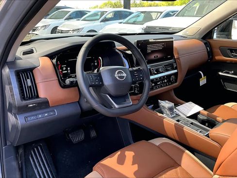 New 2026 Nissan Pathfinder Platinum FWD image 10