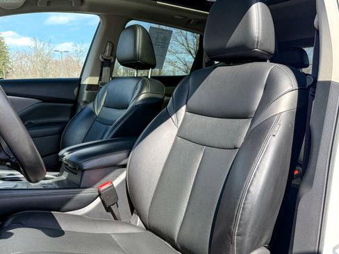 Used 2020 Nissan Murano SL w/ Moonroof Package image 16