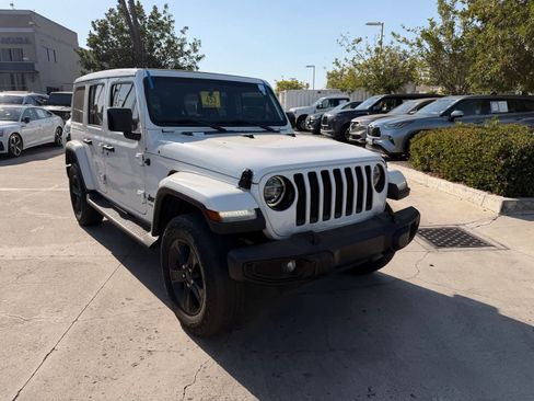 Used 2021 Jeep Wrangler Unlimited Sahara AWD/4WD image 7
