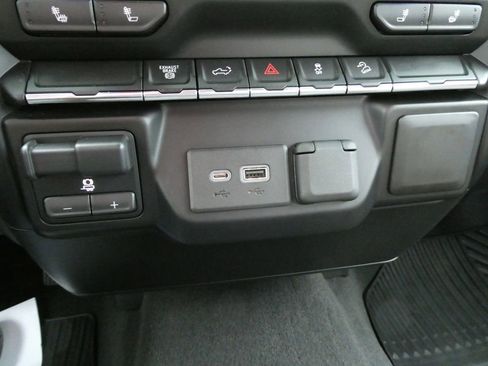 Used 2021 Chevrolet Silverado 2500 LT w/ Convenience Package image 25