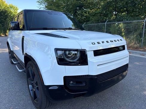 Used 2024 Land Rover Defender 130 X-Dynamic SE AWD/4WD image 6