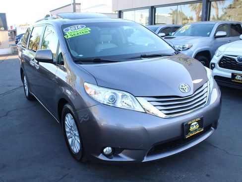 Used 2016 Toyota Sienna XLE FWD image 8