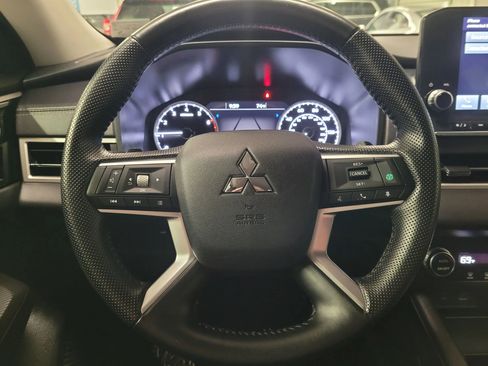 Used 2024 Mitsubishi Outlander SE Black Edition image 17