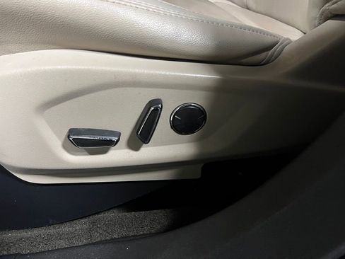 Used 2018 Ford Explorer XLT w/ Equipment Group 202A image 24