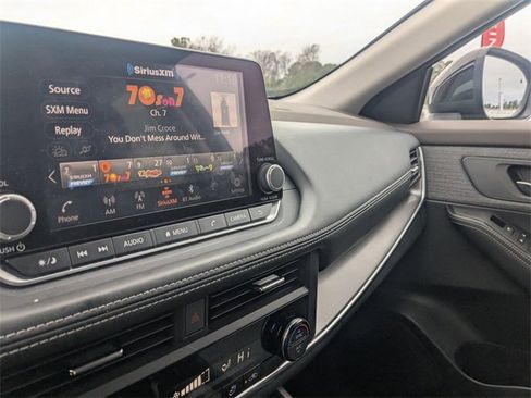 Used 2023 Nissan Rogue SV image 23