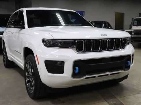 Used 2024 Jeep Grand Cherokee Overland w/ Advanced Protech Group III image 7