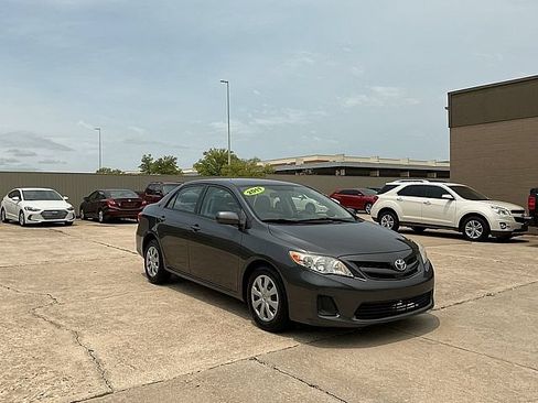Used 2011 Toyota Corolla LE FWD image 3