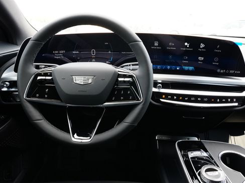 New 2025 Cadillac Lyriq Luxury image 9