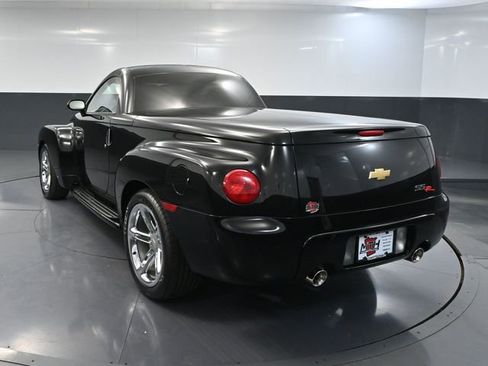 Used 2006 Chevrolet SSR w/ Preferred Equipment Group RWD image 9