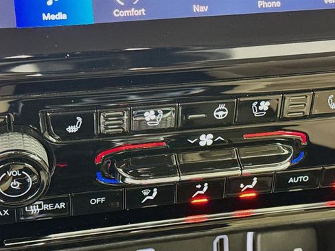 Used 2022 Jeep Grand Cherokee L Limited w/ Luxury Tech Group II image 23