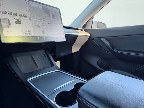 Used 2021 Tesla Model Y Long Range AWD/4WD image 54