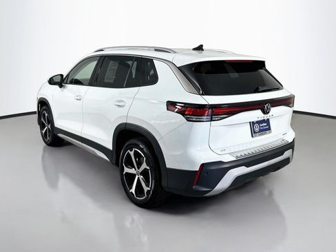 Certified 2025 Volkswagen Tiguan SE w/ Panoramic Sunroof Package AWD/4WD image 3