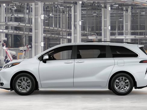 New 2026 Toyota Sienna XLE FWD image 4