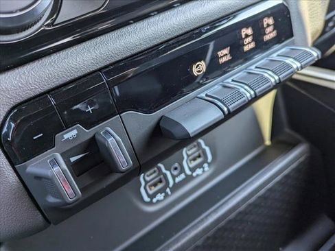 Used 2024 RAM 3500 Big Horn w/ Sport Appearance Package image 17