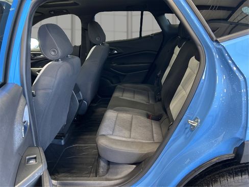 Used 2024 Chevrolet Trax RS w/ Sunroof Package image 10