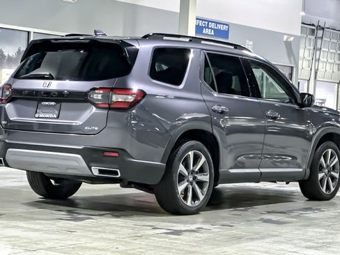 Used 2024 Honda Pilot Elite image 8
