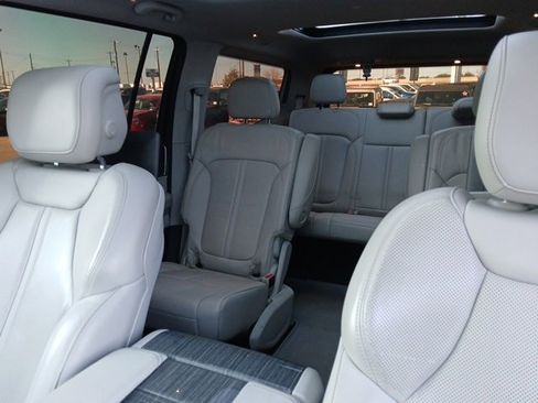 Used 2022 Jeep Wagoneer Series III w/ Premium Group I image 11