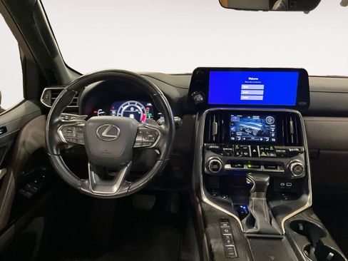 Used 2022 Lexus LX 600 4WD w/ Luxury Package image 10