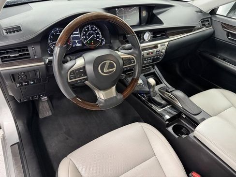 Used 2018 Lexus ES 350 w/ Navigation System Package image 10
