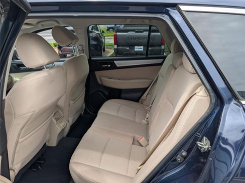 Used 2018 Subaru Outback 2.5i Premium AWD/4WD image 11
